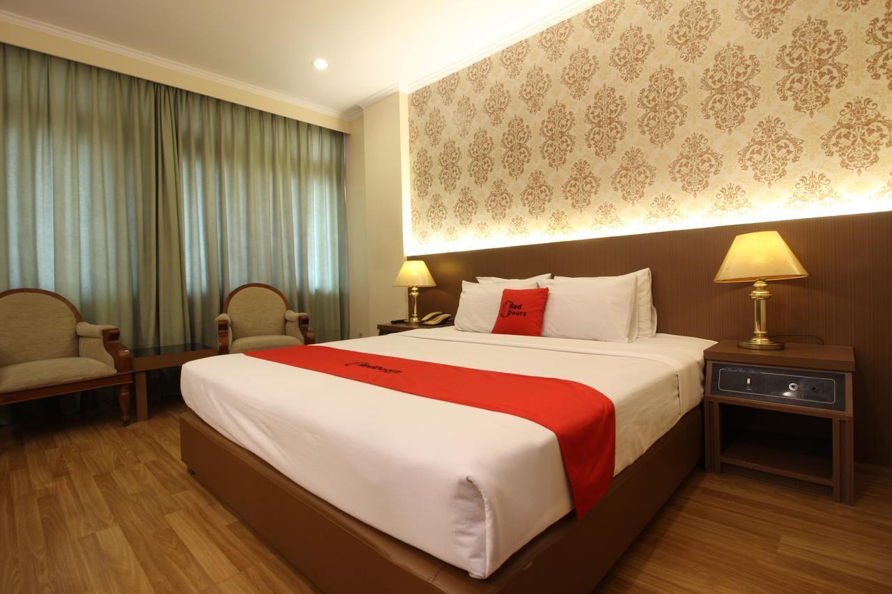 Reddoorz Premium @ Slamet Riyadi 2 Solo 外观 照片