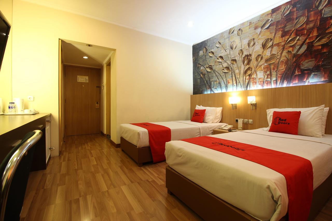 Reddoorz Premium @ Slamet Riyadi 2 Solo 外观 照片