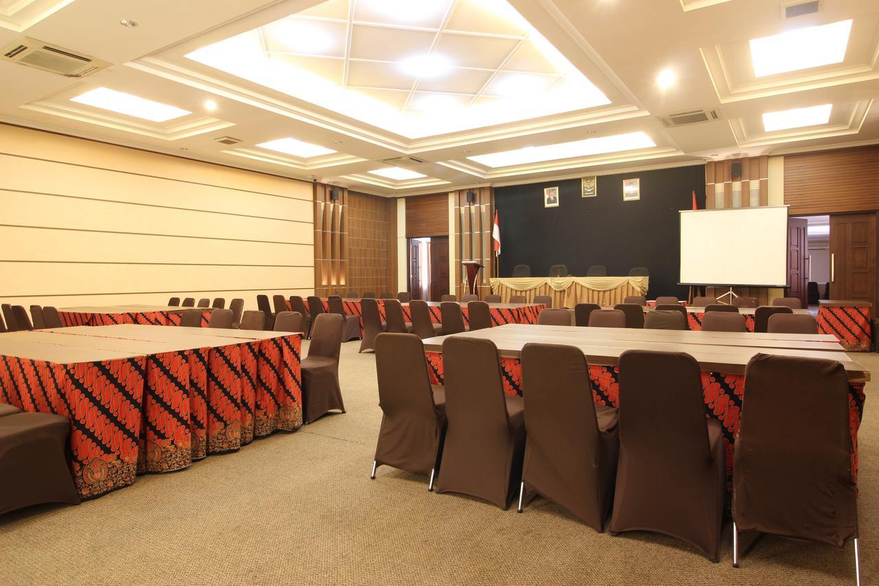 Reddoorz Premium @ Slamet Riyadi 2 Solo 外观 照片