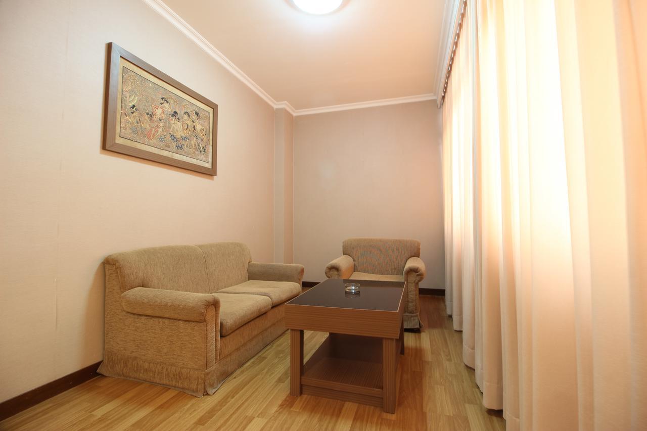 Reddoorz Premium @ Slamet Riyadi 2 Solo 外观 照片