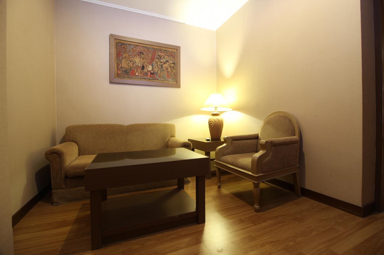 Reddoorz Premium @ Slamet Riyadi 2 Solo 外观 照片