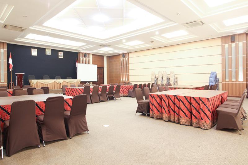 Reddoorz Premium @ Slamet Riyadi 2 Solo 外观 照片